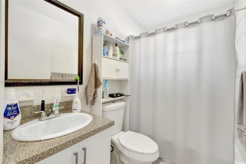 Commercial property in Miami, Florida 156.08 sq.m. № 1755706 - photo 13