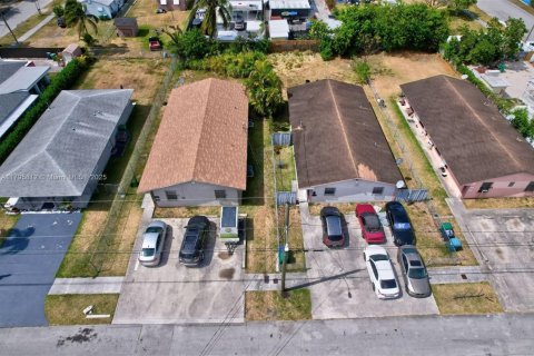 Commercial property in Miami, Florida 156.08 sq.m. № 1755706 - photo 1