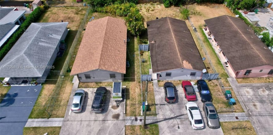 Commercial property in Miami, Florida 156.08 sq.m. № 1755706
