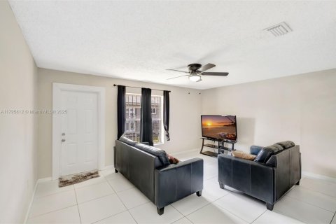 Commercial property in Miami, Florida 156.08 sq.m. № 1755706 - photo 8