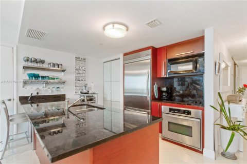 Condo in Hallandale Beach, Florida, 2 bedrooms  № 958505 - photo 7