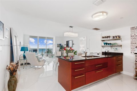 Condo in Hallandale Beach, Florida, 2 bedrooms  № 958505 - photo 5