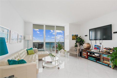 Condo in Hallandale Beach, Florida, 2 bedrooms  № 958505 - photo 3