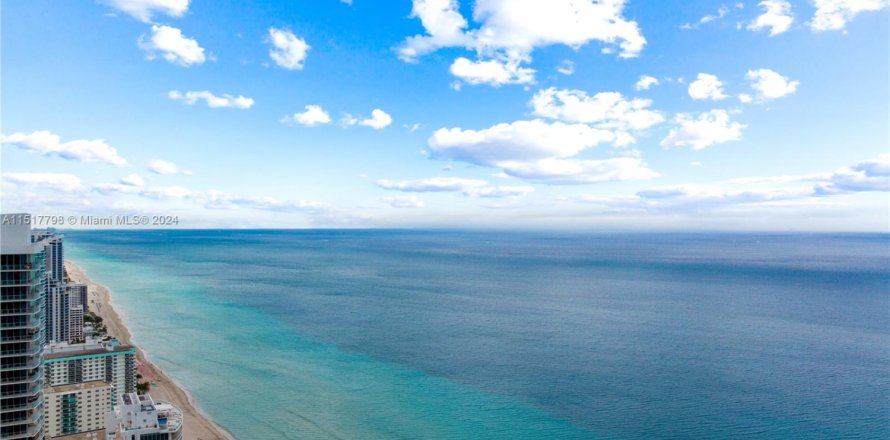 Condo in Hallandale Beach, Florida, 2 bedrooms  № 958505