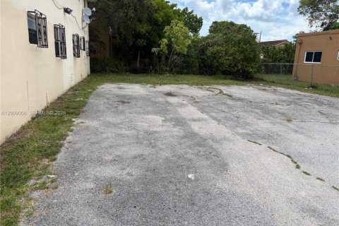 Villa ou maison à vendre à Miami, Floride: 8 chambres, 367.15 m2 № 2076138 - photo 2