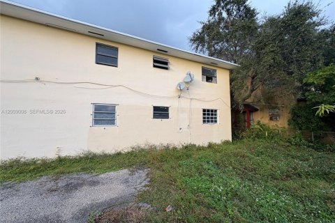 Villa ou maison à vendre à Miami, Floride: 8 chambres, 367.15 m2 № 2076138 - photo 3