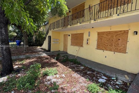 Villa ou maison à Miami, Floride 8 chambres, 367.15 m2 № 2076138