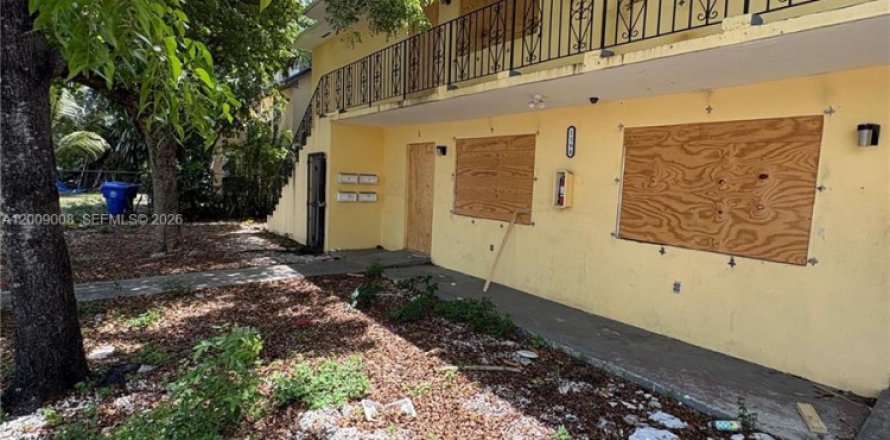 Villa ou maison à Miami, Floride 8 chambres, 367.15 m2 № 2076138