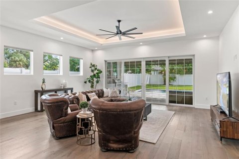 Casa en venta en Orlando, Florida, 5 dormitorios, 302.95 m2 № 1909960 - foto 19