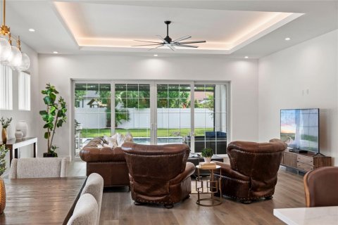 Casa en venta en Orlando, Florida, 5 dormitorios, 302.95 m2 № 1909960 - foto 23