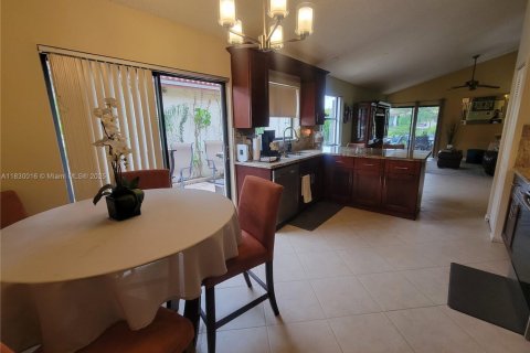 Villa ou maison à vendre à Pembroke Pines, Floride: 3 chambres, 131.55 m2 № 1958418 - photo 12