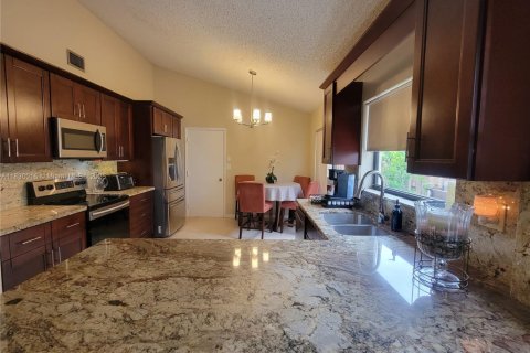 Villa ou maison à vendre à Pembroke Pines, Floride: 3 chambres, 131.55 m2 № 1958418 - photo 5