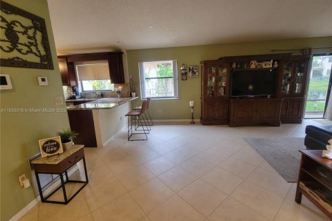 Villa ou maison à vendre à Pembroke Pines, Floride: 3 chambres, 131.55 m2 № 1958418 - photo 4