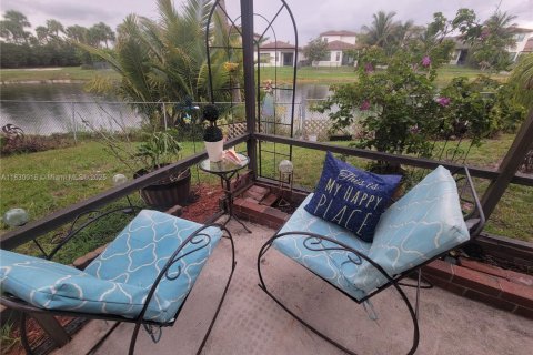 Villa ou maison à vendre à Pembroke Pines, Floride: 3 chambres, 131.55 m2 № 1958418 - photo 1