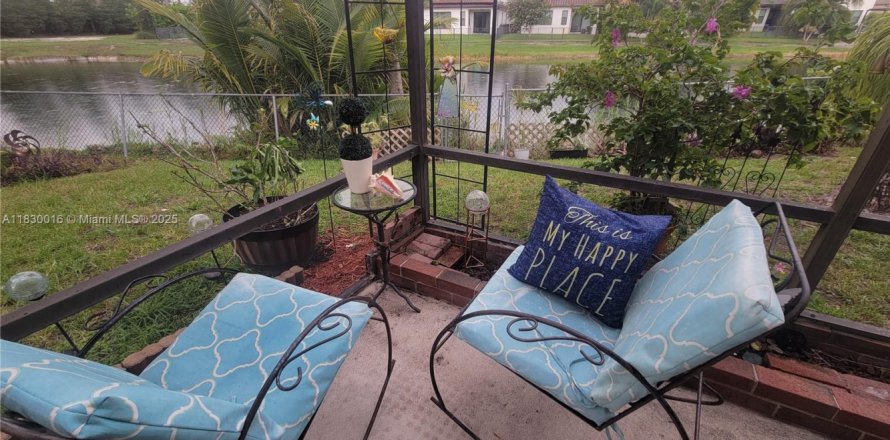 Villa ou maison à Pembroke Pines, Floride 3 chambres, 131.55 m2 № 1958418