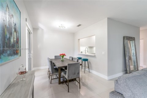 Villa ou maison à vendre à Miramar, Floride: 3 chambres, 156.08 m2 № 1987640 - photo 6