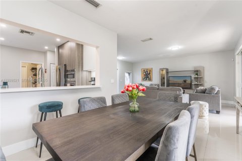 Villa ou maison à vendre à Miramar, Floride: 3 chambres, 156.08 m2 № 1987640 - photo 7