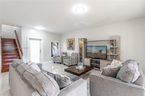 Villa ou maison à vendre à Miramar, Floride: 3 chambres, 156.08 m2 № 1987640 - photo 4