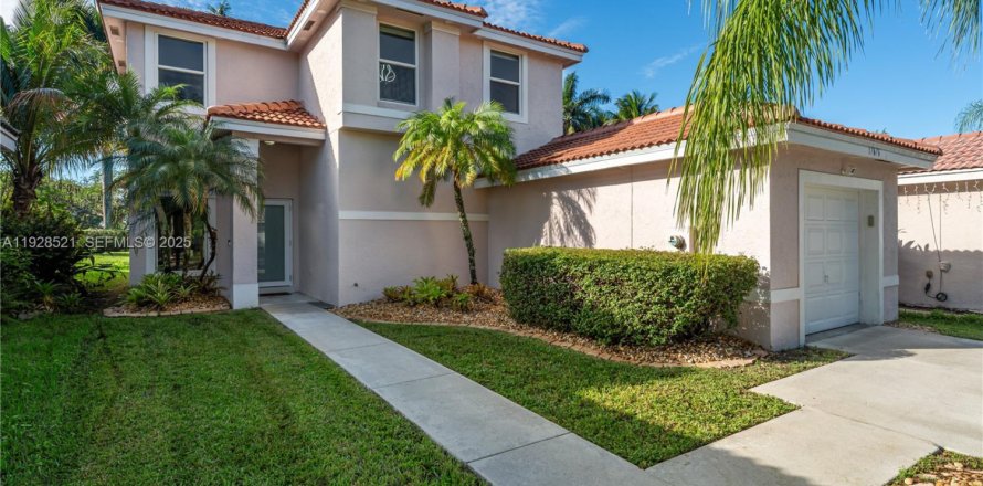 Villa ou maison à Miramar, Floride 3 chambres, 156.08 m2 № 1987640