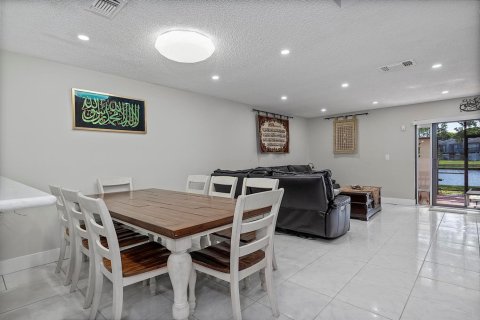 Touwnhouse à vendre à Pembroke Pines, Floride: 3 chambres, 136.75 m2 № 2192665 - photo 13