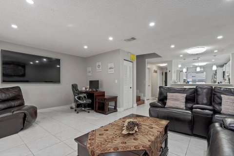 Touwnhouse à vendre à Pembroke Pines, Floride: 3 chambres, 136.75 m2 № 2192665 - photo 16
