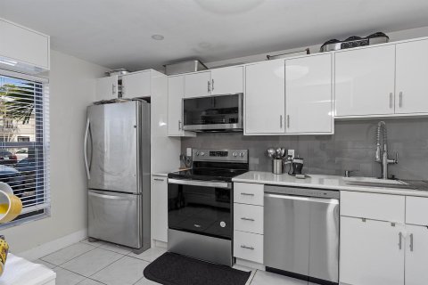 Touwnhouse à vendre à Pembroke Pines, Floride: 3 chambres, 136.75 m2 № 2192665 - photo 5
