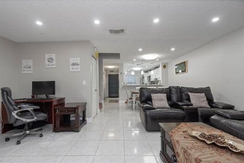 Touwnhouse à vendre à Pembroke Pines, Floride: 3 chambres, 136.75 m2 № 2192665 - photo 17