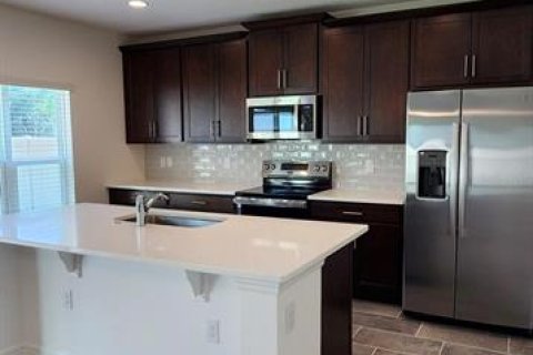 House in Eustis, Florida 4 bedrooms, 237.83 sq.m. № 1907961 - photo 4