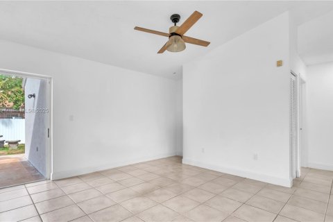 Casa en venta en Homestead, Florida, 3 dormitorios, 126.25 m2 № 1897247 - foto 10