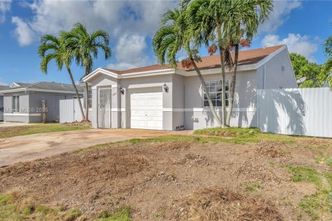 Casa en venta en Homestead, Florida, 3 dormitorios, 126.25 m2 № 1897247 - foto 1