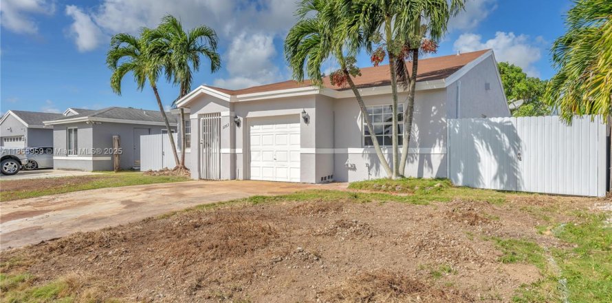 Casa en Homestead, Florida 3 dormitorios, 126.25 m2 № 1897247