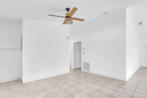 Casa en venta en Homestead, Florida, 3 dormitorios, 126.25 m2 № 1897247 - foto 13