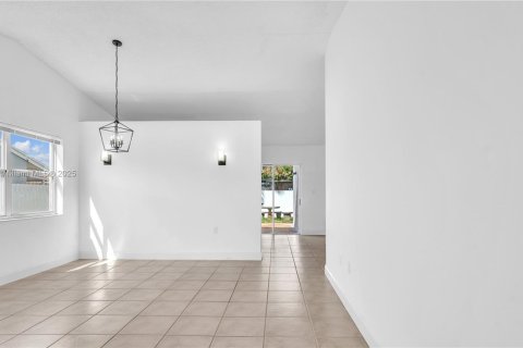 Casa en venta en Homestead, Florida, 3 dormitorios, 126.25 m2 № 1897247 - foto 9