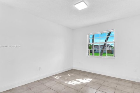 Casa en venta en Homestead, Florida, 3 dormitorios, 126.25 m2 № 1897247 - foto 14
