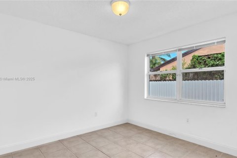 Casa en venta en Homestead, Florida, 3 dormitorios, 126.25 m2 № 1897247 - foto 15