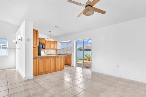 Casa en venta en Homestead, Florida, 3 dormitorios, 126.25 m2 № 1897247 - foto 5