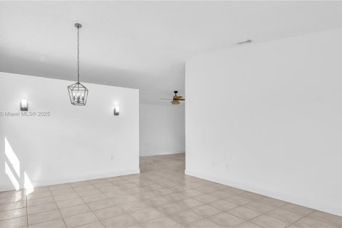 Casa en venta en Homestead, Florida, 3 dormitorios, 126.25 m2 № 1897247 - foto 11