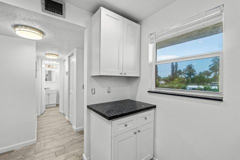 Condo in Boca Raton, Florida, 1 bedroom № 2243830 - photo 14