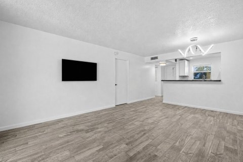 Condo in Boca Raton, Florida, 1 bedroom № 2243830 - photo 8