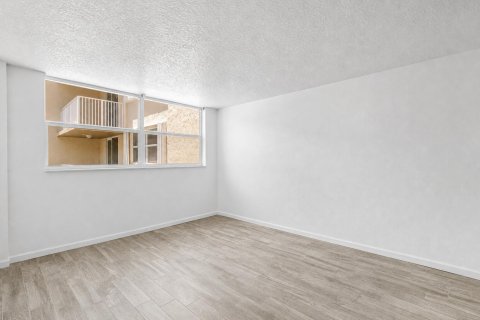 Condo in Boca Raton, Florida, 1 bedroom № 2243830 - photo 16