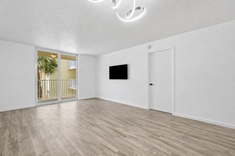 Condo in Boca Raton, Florida, 1 bedroom № 2243830 - photo 3