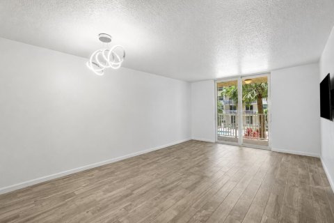 Condo in Boca Raton, Florida, 1 bedroom № 2243830 - photo 4