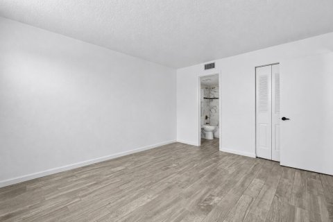 Condo in Boca Raton, Florida, 1 bedroom № 2243830 - photo 18