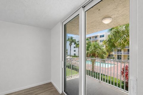 Condo in Boca Raton, Florida, 1 bedroom № 2243830 - photo 5