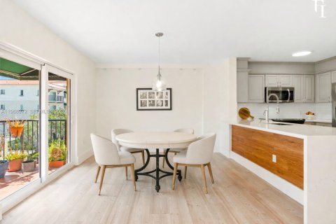 Condominio en venta en Coral Gables, Florida, 2 dormitorios, 109.25 m2 № 2030987 - foto 3