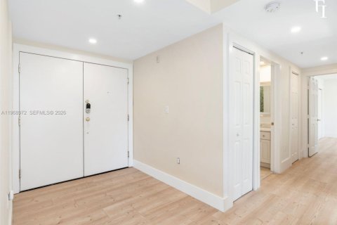 Condominio en venta en Coral Gables, Florida, 2 dormitorios, 109.25 m2 № 2030987 - foto 9