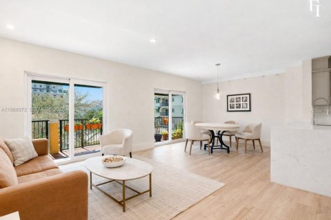 Condominio en venta en Coral Gables, Florida, 2 dormitorios, 109.25 m2 № 2030987 - foto 2