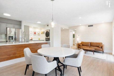 Condominio en venta en Coral Gables, Florida, 2 dormitorios, 109.25 m2 № 2030987 - foto 7