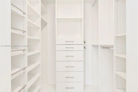 Condominio en venta en Coral Gables, Florida, 2 dormitorios, 109.25 m2 № 2030987 - foto 13