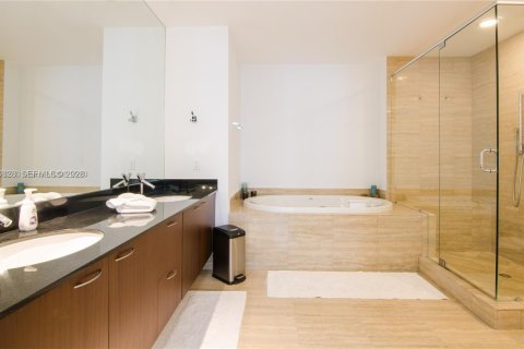 Copropriété à louer à Sunny Isles Beach, Floride: 3 chambres, 183.39 m2 № 2045869 - photo 15